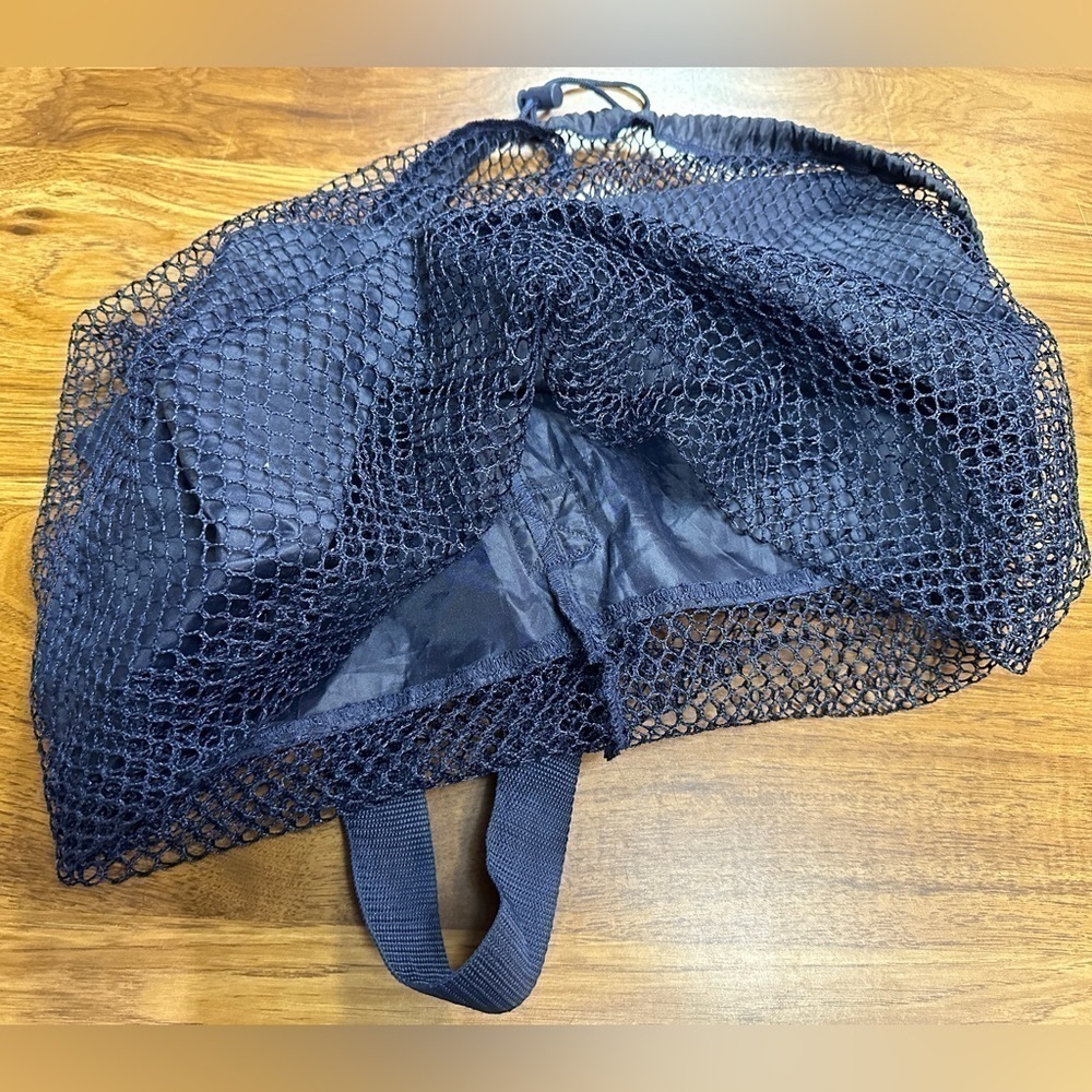 Extra Large Unbranded Drawstring Shoulder Strap Blue Mesh Beach or Laundry Bag - Picture 5 of 5